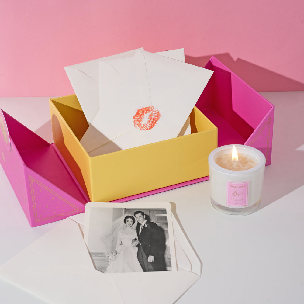 
                      
                        TRIO CANDLE GIFT SET
                      
                    